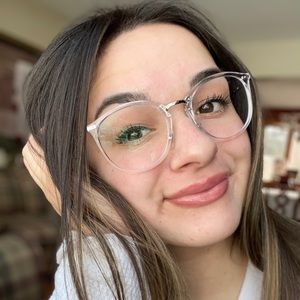 Meet your Posher, Chloe